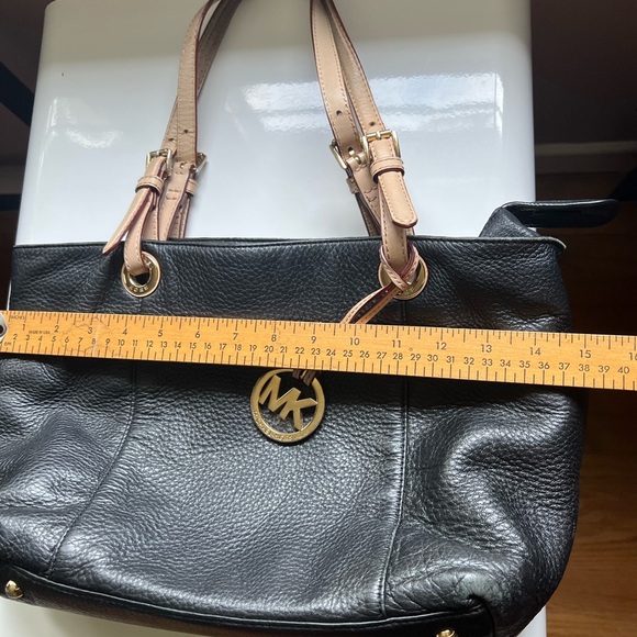 Michael Kors Jet Set Black Leather Tote - Picture 9 of 10